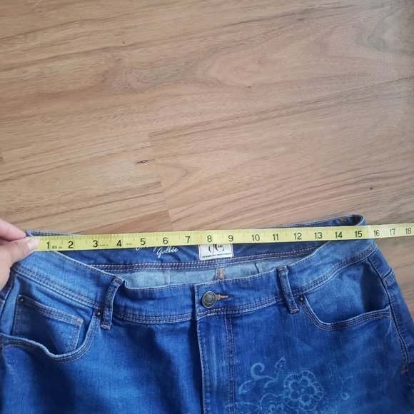 DC JEANS with floral design - Size 16 - Picture 7 of 7